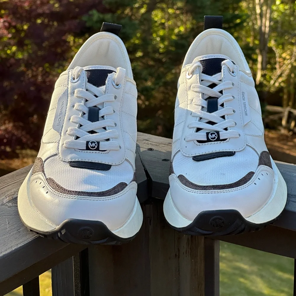 NEW Michael Kors White Casual Sneaker - Size US Womens 9.5